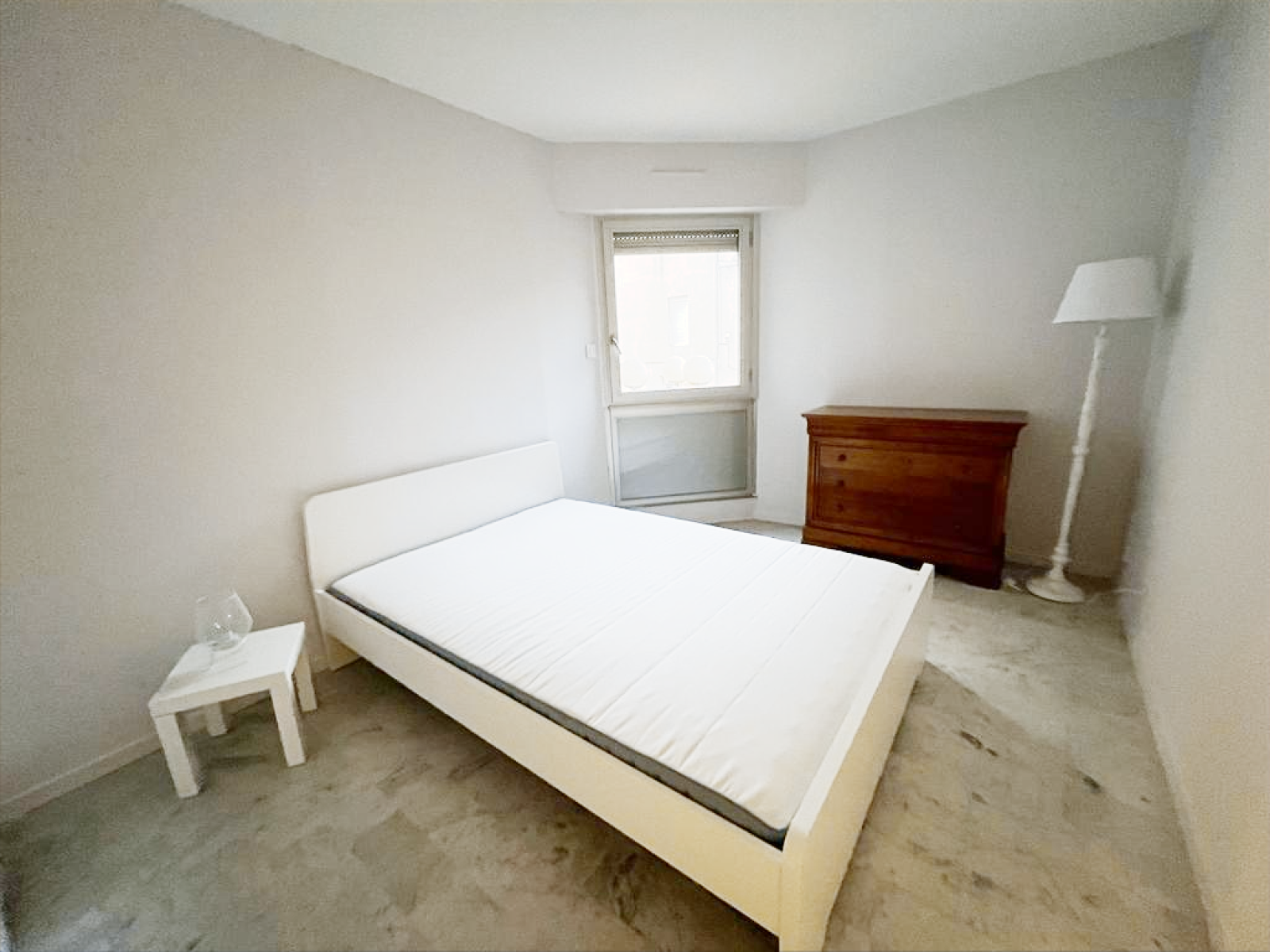 Image d'un appartement t3 meublé avec loggia & garage nîmes centre à 899€ à nîmes (30000)